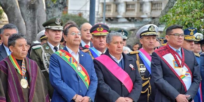 AUTORIDADES MUNICIPALES DEPARTAMENTALES Y NACIONALES RINDEN HOMENAJE EN ...